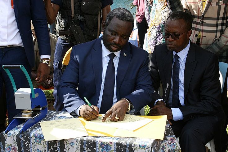 Signature des fiches composition du bureau CCRCC de 6 territoires dans la province du Kongo Central 